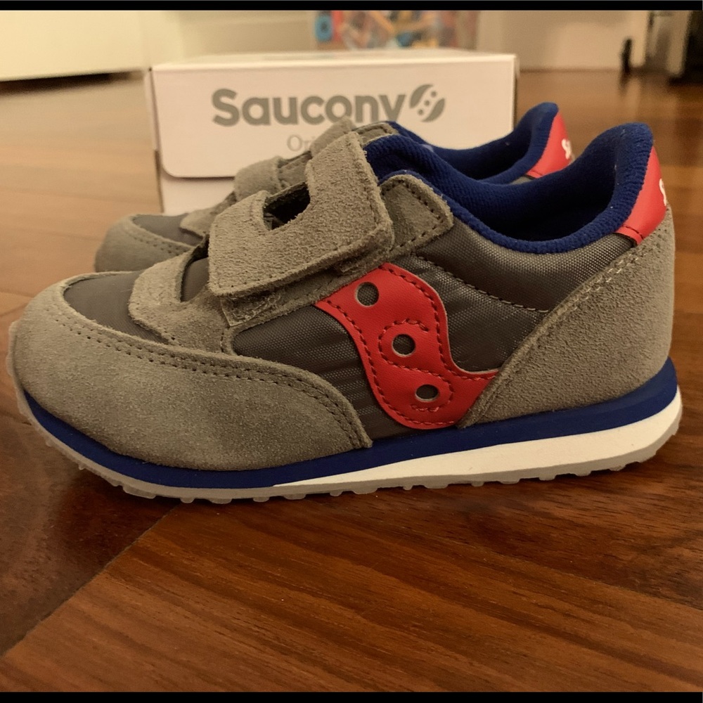 ⭐️NWT⭐️ Saucony Jazz HL gray/red